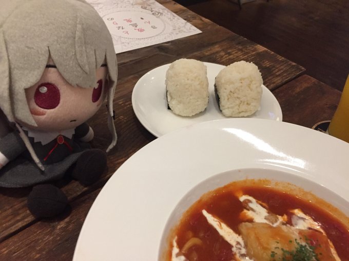 \人間はおにぎりが好きだろ/「となりの吸血鬼さん」マチ★アソビCAFEとのコラボカフェが開催中です。描き下ろしの限定グッ \人間はおにぎりが好きだろ/「となりの吸血鬼さん」マチ★アソビCAFEとのコラボカフェが開催中です。描き下ろしの限定グッ