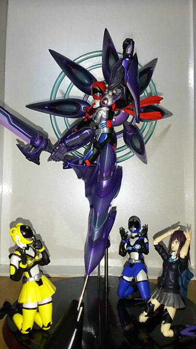 フルパワーネクストレッドとゲイムの世界の女神様。それを見てヒーローのパワーアップに驚く仲間達なんか予想以上にカッコよくて フルパワーネクストレッドとゲイムの世界の女神様。それを見てヒーローのパワーアップに驚く仲間達なんか予想以上にカッコよくて