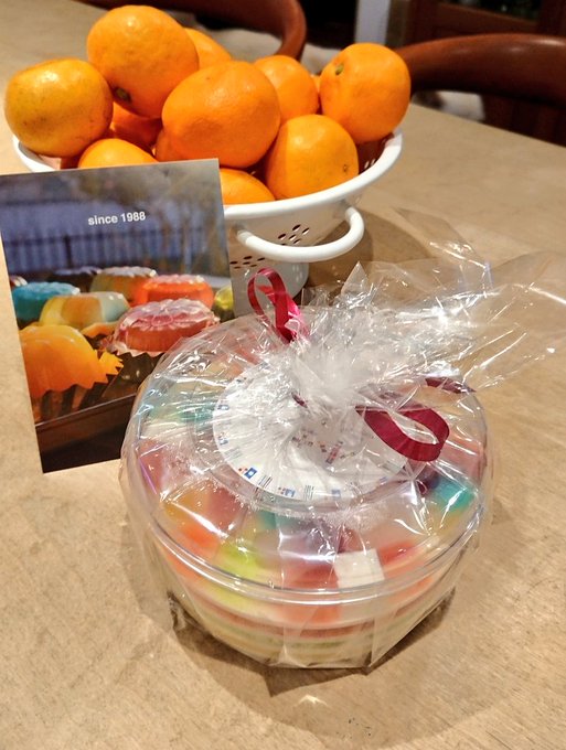 両親二人とも誕生日が近いので、プレゼントを届けた。いわきの名店、ゼリーのいえ のデコレーションゼリー。映画「未来のミライ 両親二人とも誕生日が近いので、プレゼントを届けた。いわきの名店、ゼリーのいえ のデコレーションゼリー。映画「未来のミライ