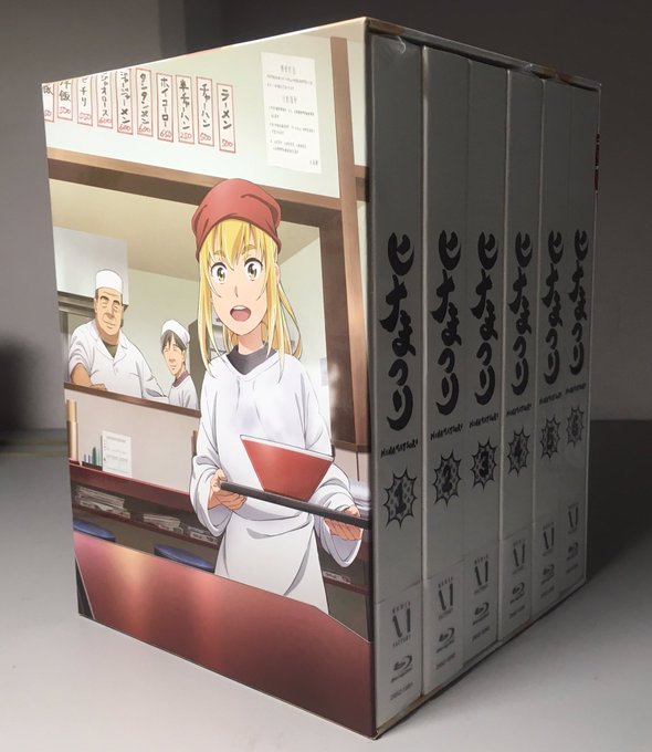 ヒナまつり全巻揃った〜😊安定のとら収納BOXで。 ヒナまつり全巻揃った〜😊安定のとら収納BOXで。