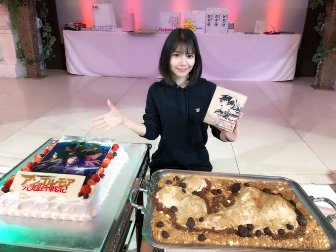 そんな本日、 #アンゴルモア の打ち上げがありました!!ばっちり対馬のヤマネコパーカーを来て出陣しました🐈右側のケーキは そんな本日、 #アンゴルモア の打ち上げがありました!!ばっちり対馬のヤマネコパーカーを来て出陣しました🐈右側のケーキは