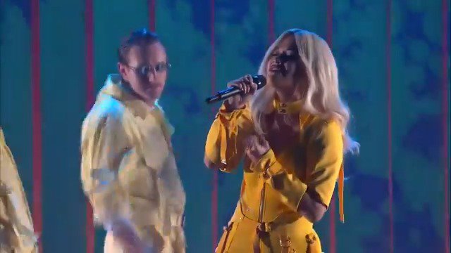 RT @ARIA_Official: #ARIAs: @RitaOra performs Let You Love Me https://t.co/rs5bEmqHN3