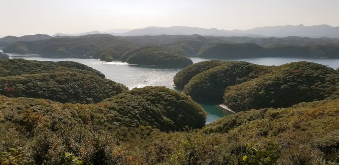 万関展望台からの景色が圧巻でした。昼間でも十分に神秘的でしたが、月の光に照らされた景色も見てみたいと思いました。風がとて 万関展望台からの景色が圧巻でした。昼間でも十分に神秘的でしたが、月の光に照らされた景色も見てみたいと思いました。風がとて