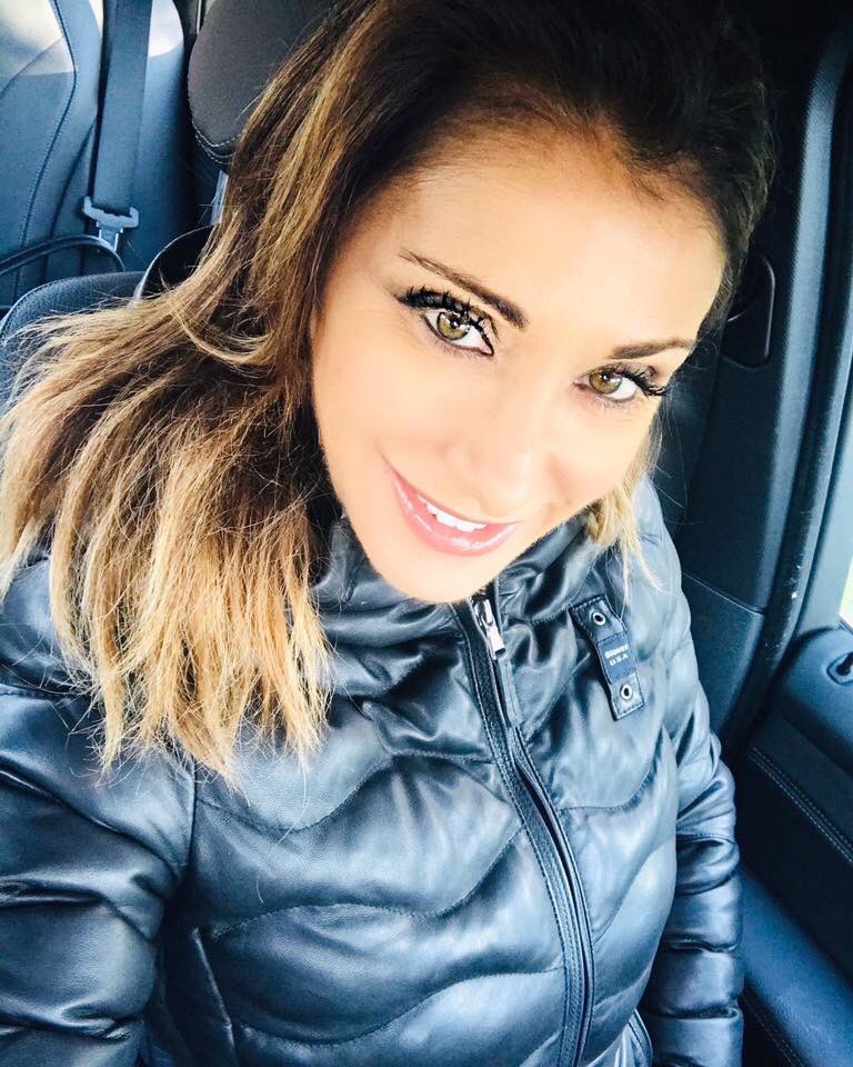 - 1 !!!! #voices #newsingle #sabrinasalerno Tonight performing in #angoulême #espacecarat ????⚡️???? https://t.co/xSTWdrkJ94