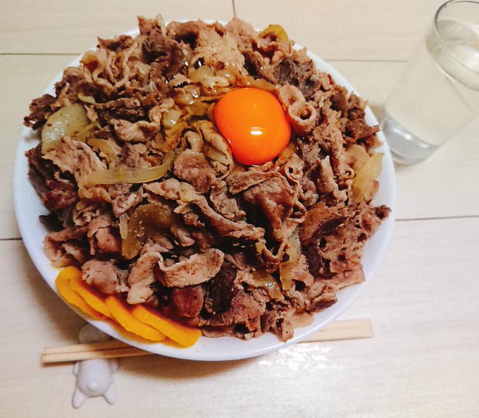 できました~!今日はいい肉の日ということで ペルソナ4 第11話より愛家のスペシャル肉丼です(*・ω・)b肉1kg超…ほ できました~!今日はいい肉の日ということで ペルソナ4 第11話より愛家のスペシャル肉丼です(*・ω・)b肉1kg超…ほ
