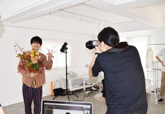 【PASH!+】梶 裕貴さん芦屋をイメージしたお花やモジャのぬいぐるみと一緒に撮影♪ 「CoolVoice Vol.28 【PASH!+】梶 裕貴さん芦屋をイメージしたお花やモジャのぬいぐるみと一緒に撮影♪ 「CoolVoice Vol.28
