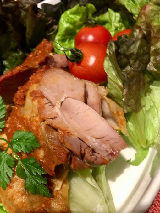 お申し付けにございます、シェフ池下の「タンドリーターキーレッグ」パティシエール菅原の「白身魚のポワレ スープ仕立て」は、 お申し付けにございます、シェフ池下の「タンドリーターキーレッグ」パティシエール菅原の「白身魚のポワレ スープ仕立て」は、