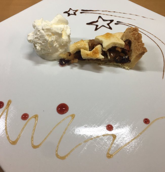 「ミンスパイ」に生クリームをお添えいたしましょうか?ザクザクとクリームのなめらかさのメリーゴーランド?15:23〜16: 「ミンスパイ」に生クリームをお添えいたしましょうか?ザクザクとクリームのなめらかさのメリーゴーランド?15:23〜16: