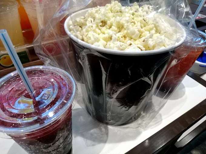 ポップコーン買うのは影鰐ぶり ポップコーン買うのは影鰐ぶり