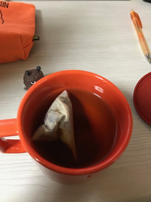 じゃぁ早速作業すっペシペシ!ってさっき買ったごぼう茶飲もうってパソコンの部屋に行ったらスプーンなくて思わずペン使いそうに じゃぁ早速作業すっペシペシ!ってさっき買ったごぼう茶飲もうってパソコンの部屋に行ったらスプーンなくて思わずペン使いそうに