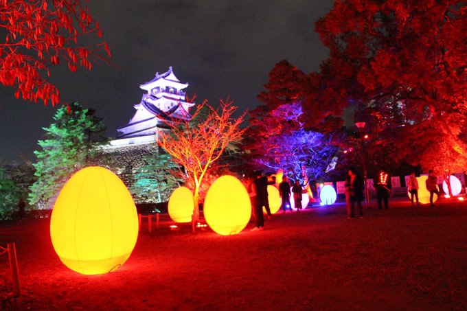 日本で唯一、江戸時代の本丸建造物が現存する高知城。 「チームラボ 高知城 光の祭」では、高知城にて歴史と現代技術の融合に 日本で唯一、江戸時代の本丸建造物が現存する高知城。 「チームラボ 高知城 光の祭」では、高知城にて歴史と現代技術の融合に
