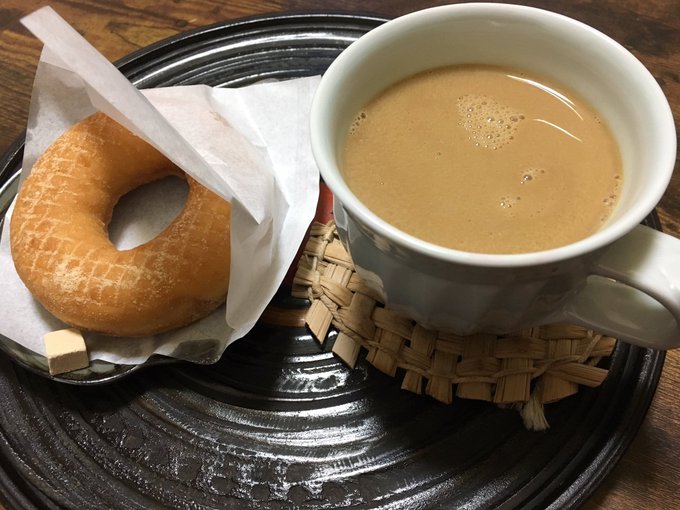エチオピアのストレート濃いめ+ミルク+甘み=苺ミルク風味になると行きつけの喫茶店のダンディに教えて貰い、お家なのにやけに エチオピアのストレート濃いめ+ミルク+甘み=苺ミルク風味になると行きつけの喫茶店のダンディに教えて貰い、お家なのにやけに