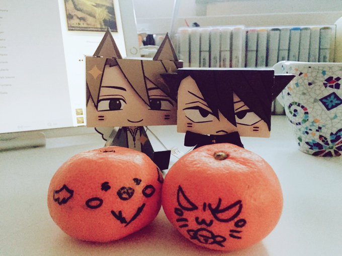 みかんが美味しい季節だと、猫耳グラちゅんにゃかも申しており🍊マガビー1月号はちゅんにゃかの背景用楽屋ジオラマ付きです。だ みかんが美味しい季節だと、猫耳グラちゅんにゃかも申しており🍊マガビー1月号はちゅんにゃかの背景用楽屋ジオラマ付きです。だ