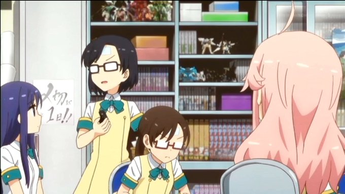 部室は狭いから壁沿いに横になって歩く。こういう細かい芝居は好き #アニマエール 部室は狭いから壁沿いに横になって歩く。こういう細かい芝居は好き #アニマエール