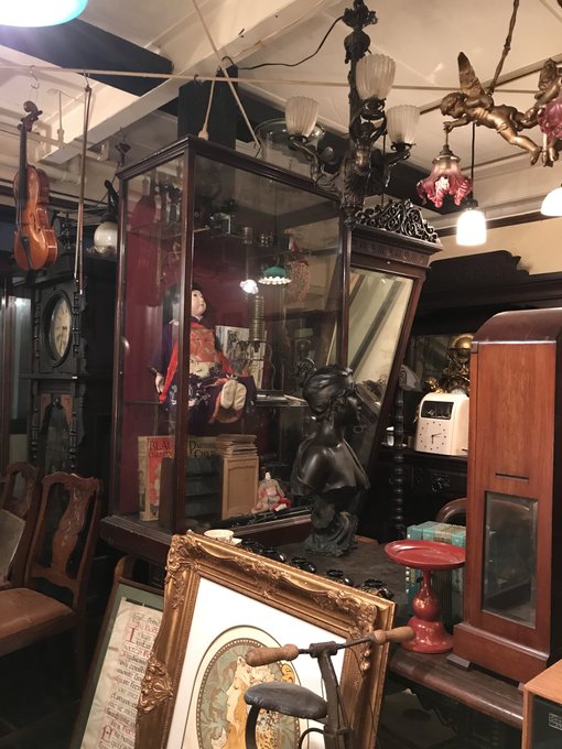 京都寺町三条のホームズのモデルとなった「ライト商会」に寄ってから、ガンダムNTを見てきました。危うく泣きそうになりました 京都寺町三条のホームズのモデルとなった「ライト商会」に寄ってから、ガンダムNTを見てきました。危うく泣きそうになりました