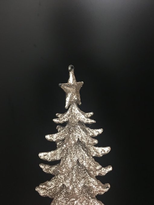 介添係の白壁は、せっせとクリスマスの飾り付けを楽しげにしております。お嬢様、お坊ちゃまのお小さい頃に想いを馳せているので 介添係の白壁は、せっせとクリスマスの飾り付けを楽しげにしております。お嬢様、お坊ちゃまのお小さい頃に想いを馳せているので