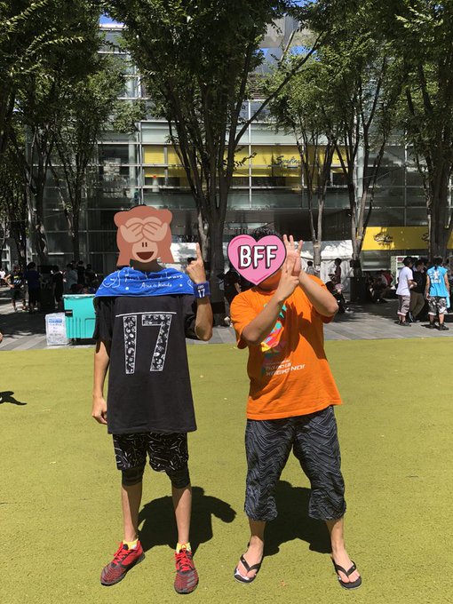 8月④改めて三日目。ホテルけやき、ロビーにてオタクの宴が開催。太陽光で冷凍焼きおにぎりを解凍するオタクや、田植えのオタク 8月④改めて三日目。ホテルけやき、ロビーにてオタクの宴が開催。太陽光で冷凍焼きおにぎりを解凍するオタクや、田植えのオタク
