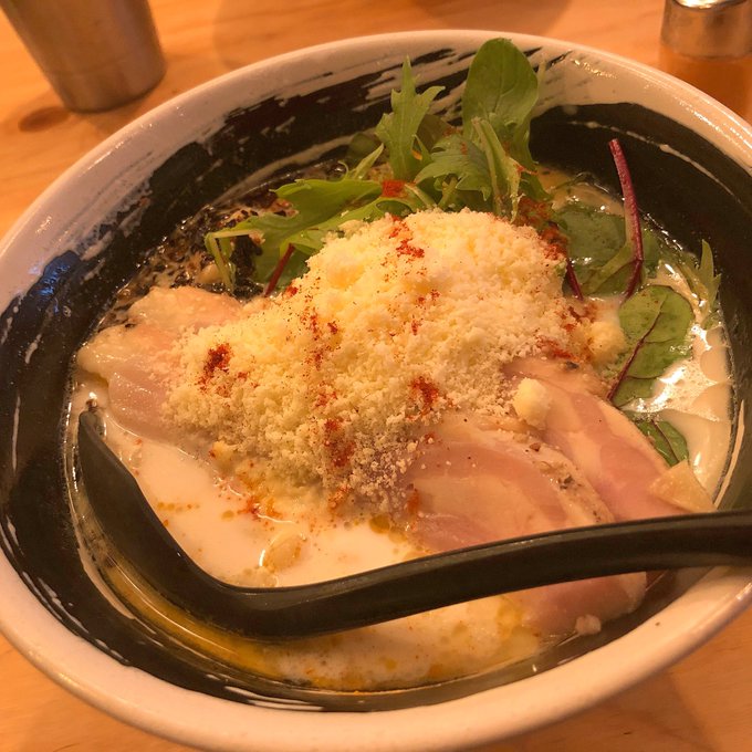 ハマトラのミルキーチーズラーメン資生堂パーラーのあまおうパフェ ハマトラのミルキーチーズラーメン資生堂パーラーのあまおうパフェ