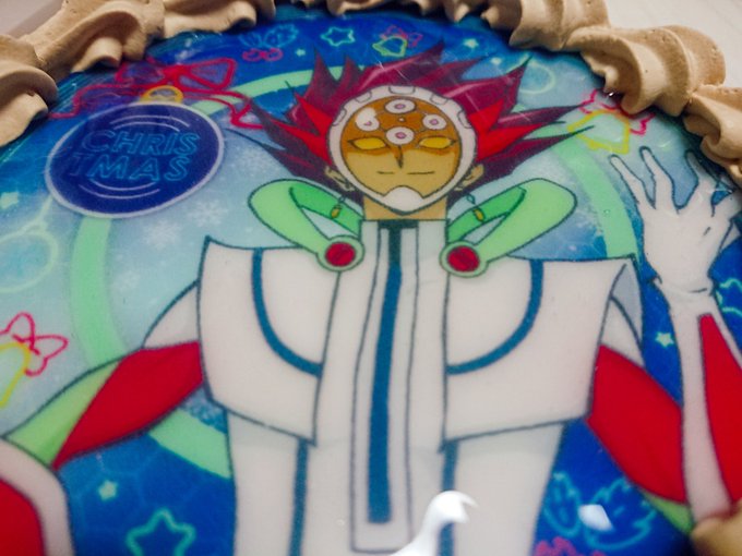 リボ様ケーキ祝って頂いてる感が強いそしてどうやら運送中に天地無用されららしく若干クリームが爆発してる遊作君は無事だったん リボ様ケーキ祝って頂いてる感が強いそしてどうやら運送中に天地無用されららしく若干クリームが爆発してる遊作君は無事だったん