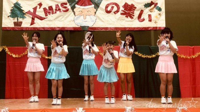 この前のLIVEで「アンナはケガが治るまで、しばらくLIVEに出られないから😢」って、サホがアンナのうちわを持って出てく この前のLIVEで「アンナはケガが治るまで、しばらくLIVEに出られないから😢」って、サホがアンナのうちわを持って出てく