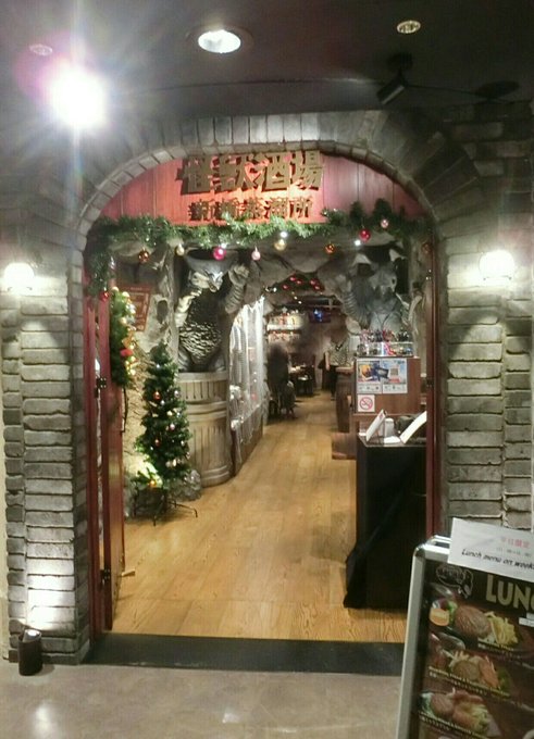 行ってみたかった怪獣酒場 新橋蒸留所に行って来ました。昼の時間での入店だったのでランチメニューのみで怪獣モチーフのメニュ 行ってみたかった怪獣酒場 新橋蒸留所に行って来ました。昼の時間での入店だったのでランチメニューのみで怪獣モチーフのメニュ