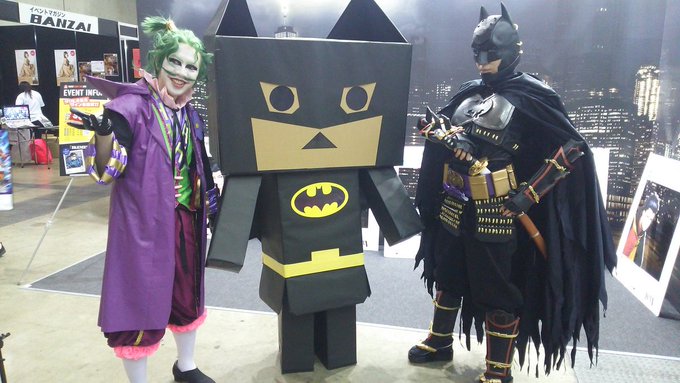 #東京コミコン レポ5ニンジャバットマンのコスプレイヤーさんと記念撮影。ニンジャバットマンは、とにかく面白いので観てくれ #東京コミコン レポ5ニンジャバットマンのコスプレイヤーさんと記念撮影。ニンジャバットマンは、とにかく面白いので観てくれ