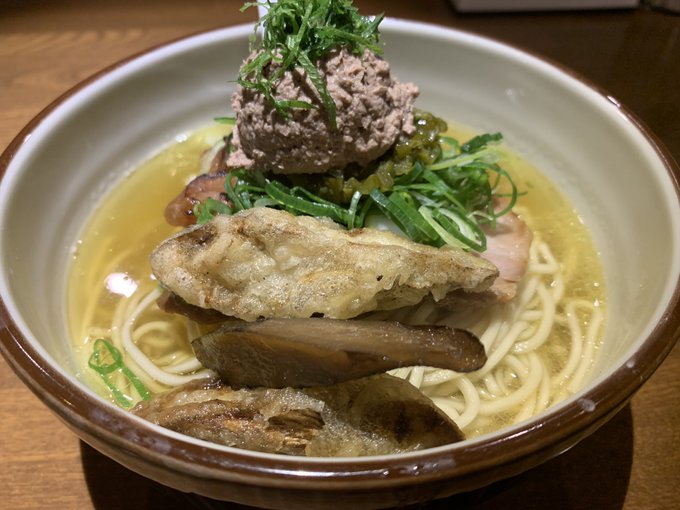 「恋は、雨上がりのように」のような店名『雨は、やさしく』にやっと行ってきました☆初めは普通の淡麗系の塩かなーって思ってた 「恋は、雨上がりのように」のような店名『雨は、やさしく』にやっと行ってきました☆初めは普通の淡麗系の塩かなーって思ってた