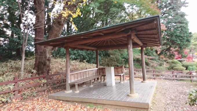 言の葉の庭の聖地巡礼してきた。紅葉に彩られて綺麗で、見つけてかなりテンションあがった〜!曲流しながら回って、エモさ爆上げ 言の葉の庭の聖地巡礼してきた。紅葉に彩られて綺麗で、見つけてかなりテンションあがった〜!曲流しながら回って、エモさ爆上げ