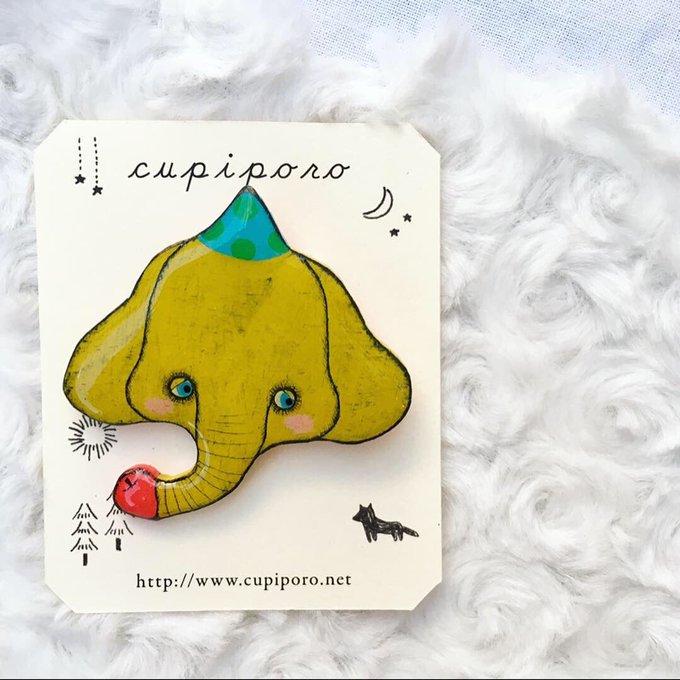 チュピポロさんの手描きの、木製ブローチやキーホルダー、、世界観がとても独創的で、素敵です。☺️✨✨#ゾウ #馬 #なん チュピポロさんの手描きの、木製ブローチやキーホルダー、、世界観がとても独創的で、素敵です。☺️✨✨#ゾウ #馬 #なん