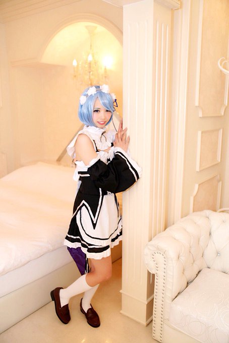 撮影して頂いたレムとエミリア📸✨レムは靴下と靴を買い忘れてて急遽持ってるやつで😖💦ピンもつけ忘れてます。笑プロの人に撮っ 撮影して頂いたレムとエミリア📸✨レムは靴下と靴を買い忘れてて急遽持ってるやつで😖💦ピンもつけ忘れてます。笑プロの人に撮っ