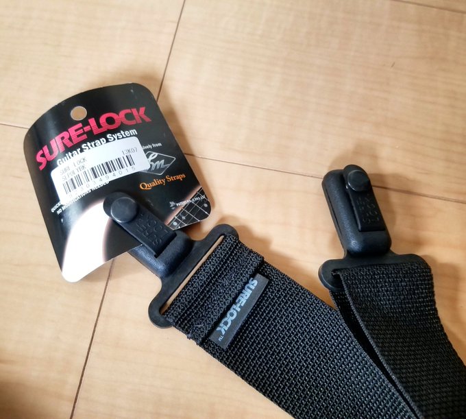 ストラップを買い足し。基本的に20年以上ずっとこれです。タイラーに1,300円のストラップ?って…と思うかもしれませんが ストラップを買い足し。基本的に20年以上ずっとこれです。タイラーに1,300円のストラップ?って…と思うかもしれませんが