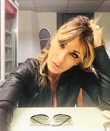 Lyon c’était ???????????? ...la soirée ne sera pas terminée... #partytime #sabrina #sabrinasalerno #???? #lanuitestbelle https://t.co/6KINFJaO4x