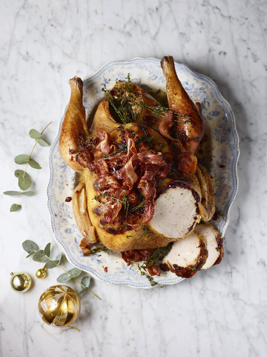 Then for the main event, the TURKEY! #QuickAndEasyChristmas style....

https://t.co/C1wA35hJOD #ChristmasRecipe https://t.co/tnkJ2Ur6Jg