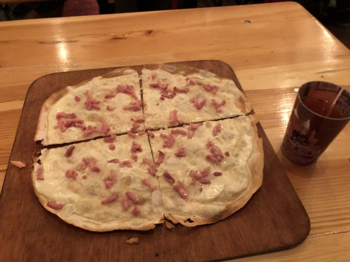 あとはタルトフランベとヴァンショーを飲み食いしたりしてましたwww 他、大聖堂など。 #WA2 #ホワイトアルバム2 あとはタルトフランベとヴァンショーを飲み食いしたりしてましたwww 他、大聖堂など。 #WA2 #ホワイトアルバム2