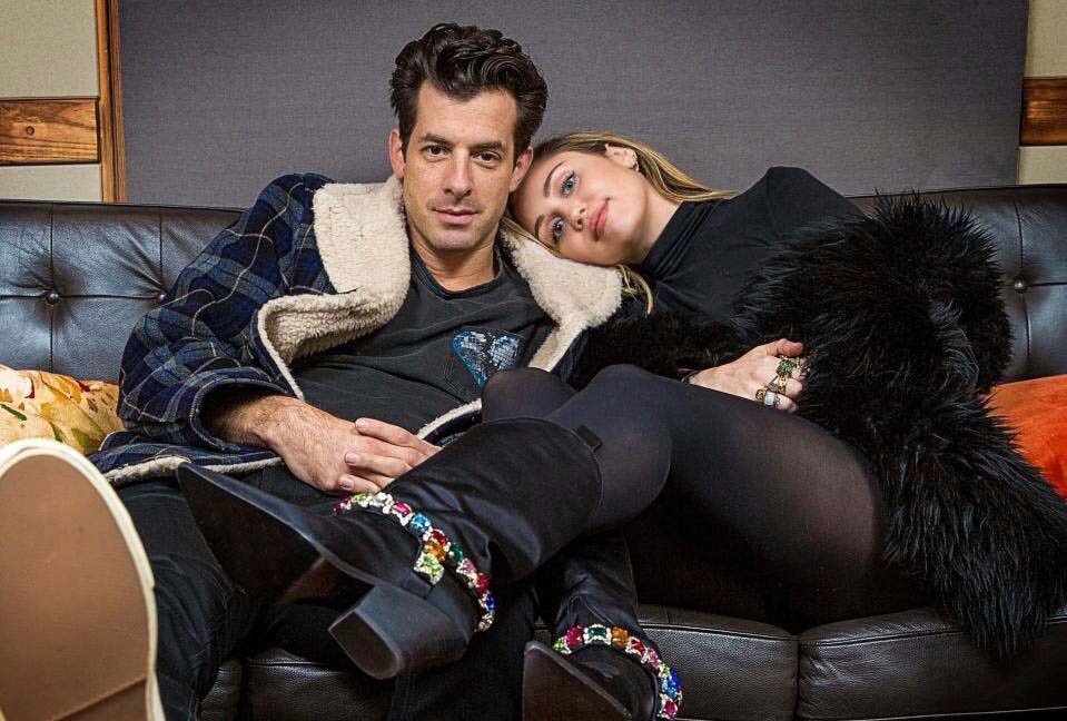 .@MarkRonson and I are in NYC for @nbcsnl , @FallonTonight and stopping by some of our favorite stations ???????????????????? https://t.co/o1b82qvn60