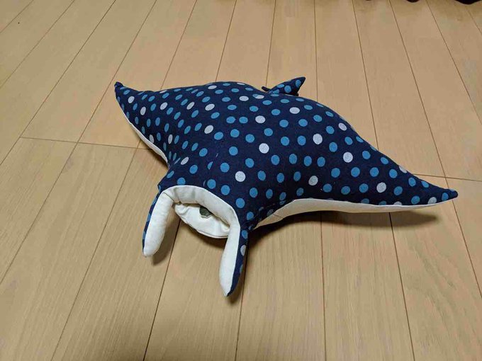 nuwasuさんにオーダーした水玉模様のマンタがうちに来た。傾福さんに出てくるキャラがモチーフ。うちのファンシーフィギュ nuwasuさんにオーダーした水玉模様のマンタがうちに来た。傾福さんに出てくるキャラがモチーフ。うちのファンシーフィギュ