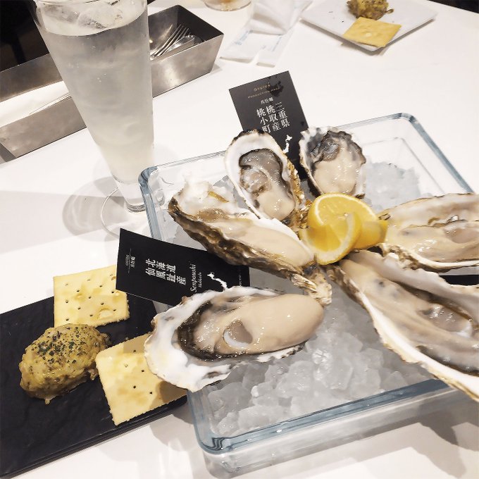 そして、ついにテーブルに並ぶ‥❗️日本各地から集まった‥❗️精鋭たち‥❗️入店時は生は食べないと決めていた‥人間たちの前 そして、ついにテーブルに並ぶ‥❗️日本各地から集まった‥❗️精鋭たち‥❗️入店時は生は食べないと決めていた‥人間たちの前