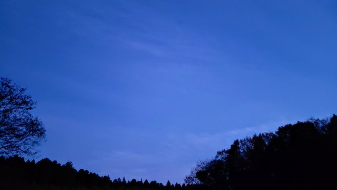2度目のこんばんは♪12/10(月)17時頃の千葉 #いまそら は徐々に深くなる蒼、夜の気配が漂い始めた空…見上げたら、 2度目のこんばんは♪12/10(月)17時頃の千葉 #いまそら は徐々に深くなる蒼、夜の気配が漂い始めた空…見上げたら、