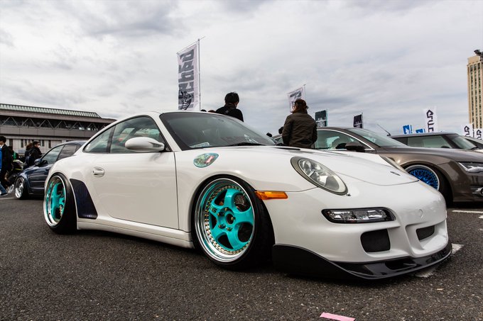 キレイなポルシェだなと思ってたら、化物語貼ってあった。911カレラ4だったような?#stancenation #スタンス キレイなポルシェだなと思ってたら、化物語貼ってあった。911カレラ4だったような?#stancenation #スタンス