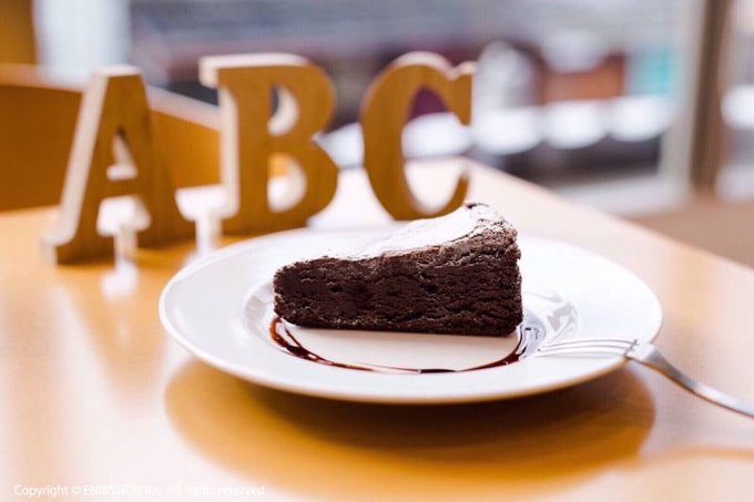 🍰ケーキ紹介 【ガトーショコラ】コクのあるチョコレートを使用し、しっとりした食感に焼けあげました!🍫♡濃厚だけど、後味は 🍰ケーキ紹介 【ガトーショコラ】コクのあるチョコレートを使用し、しっとりした食感に焼けあげました!🍫♡濃厚だけど、後味は