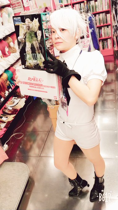 うめだ店にある #ガンプラ ご紹介~今日は宝石の国のコスなので、#クリアカラー の #ザク と一緒に📸#ガンダムUC も うめだ店にある #ガンプラ ご紹介~今日は宝石の国のコスなので、#クリアカラー の #ザク と一緒に📸#ガンダムUC も