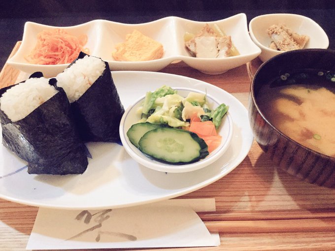 おむすびセット🍙 750円今日のおむすび🍙🍙 ちりめん山椒とごまふりかけ(海苔無し)惣菜セット、味噌 おむすびセット🍙 750円今日のおむすび🍙🍙 ちりめん山椒とごまふりかけ(海苔無し)惣菜セット、味噌