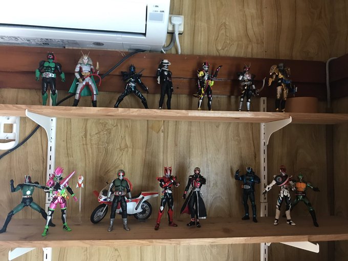 ライダーアーツだけでざらっとこれくらいもそろっちったここには写ってないけど、部品破損とかで全然触ってないゴースト、フォー ライダーアーツだけでざらっとこれくらいもそろっちったここには写ってないけど、部品破損とかで全然触ってないゴースト、フォー