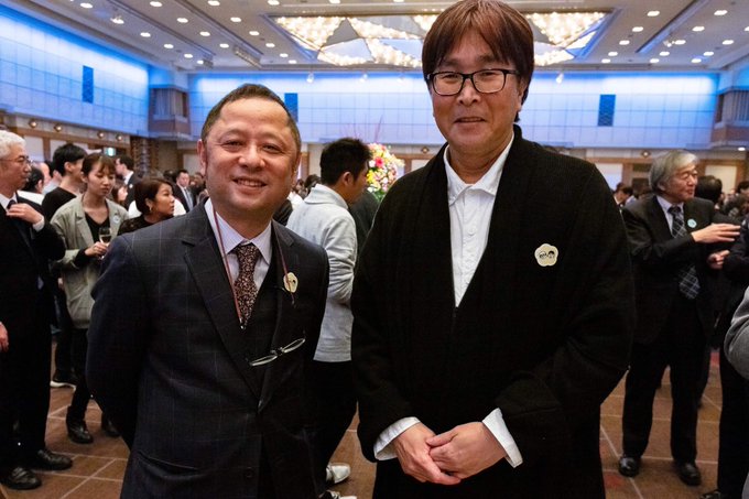 手塚賞、赤塚賞パーティで「キャプテン翼」高橋陽一先生と。お互い58歳の同い年。出てくる話は病気や健康の話ばかり。「まだま 手塚賞、赤塚賞パーティで「キャプテン翼」高橋陽一先生と。お互い58歳の同い年。出てくる話は病気や健康の話ばかり。「まだま