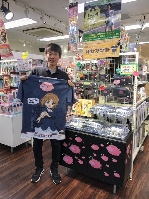 コトブキヤ秋葉原館様にて、稲田翔威のおすすめコーナー実施中です!稲田選手セレクションのガルパングッズに、弊社ランニングT コトブキヤ秋葉原館様にて、稲田翔威のおすすめコーナー実施中です!稲田選手セレクションのガルパングッズに、弊社ランニングT