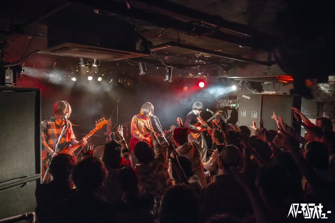 先日は新栄SIX-DOGにてライブと運動会でした!笑 会場全体があったかくて楽しかったしまた運動会したい!とんかつDJ 先日は新栄SIX-DOGにてライブと運動会でした!笑 会場全体があったかくて楽しかったしまた運動会したい!とんかつDJ