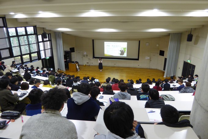去年に引き続き、共栄大学さんで先生してきました!たくさんの生徒さんの前で話しました☺️ #いもいも や、 #すかすか 見 去年に引き続き、共栄大学さんで先生してきました!たくさんの生徒さんの前で話しました☺️ #いもいも や、 #すかすか 見