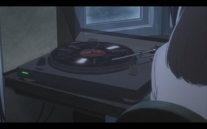 きみの声をとどけたいに出てくるターンテーブル、何処のだろう?回転数切り替えボタンらしき物とストロボ付き。 きみの声をとどけたいに出てくるターンテーブル、何処のだろう?回転数切り替えボタンらしき物とストロボ付き。