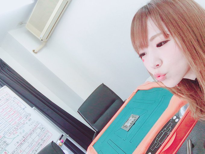 あのね、すごく勘違いされること多いからね、声を大にして言いたい。美咲ちゃん、BLASTの店長じゃないんだよ!!ただの常勤 あのね、すごく勘違いされること多いからね、声を大にして言いたい。美咲ちゃん、BLASTの店長じゃないんだよ!!ただの常勤