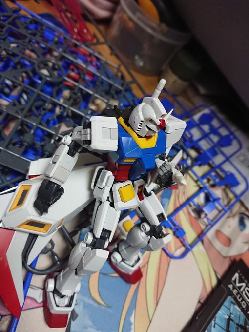 ガンダムさん「はーやたらデカくておもかったわ完成してから写真撮れや」 ガンダムさん「はーやたらデカくておもかったわ完成してから写真撮れや」
